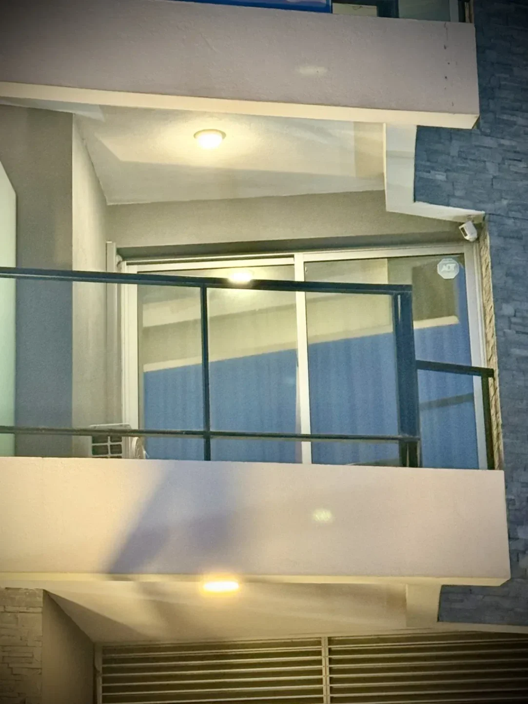Venta Apartamento 2 Dormitorios 2 baños, Malvín frente a la rambla, con cochera - Imagen 5