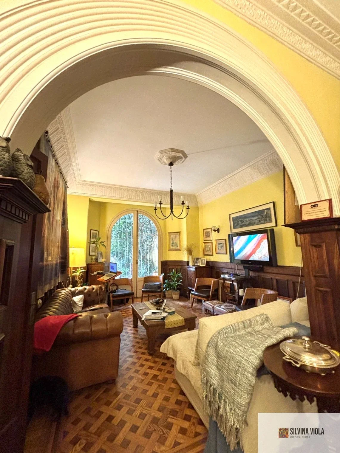Elegante Casa en Ellauri en Venta y Alquiler. 300 mts. de Fondo en plena ciudad - Imagen 4