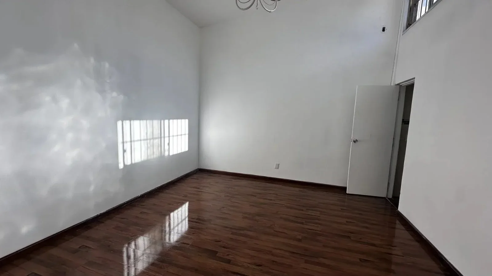 Casa en alquiler c/ cochera en Buceo - Imagen 3