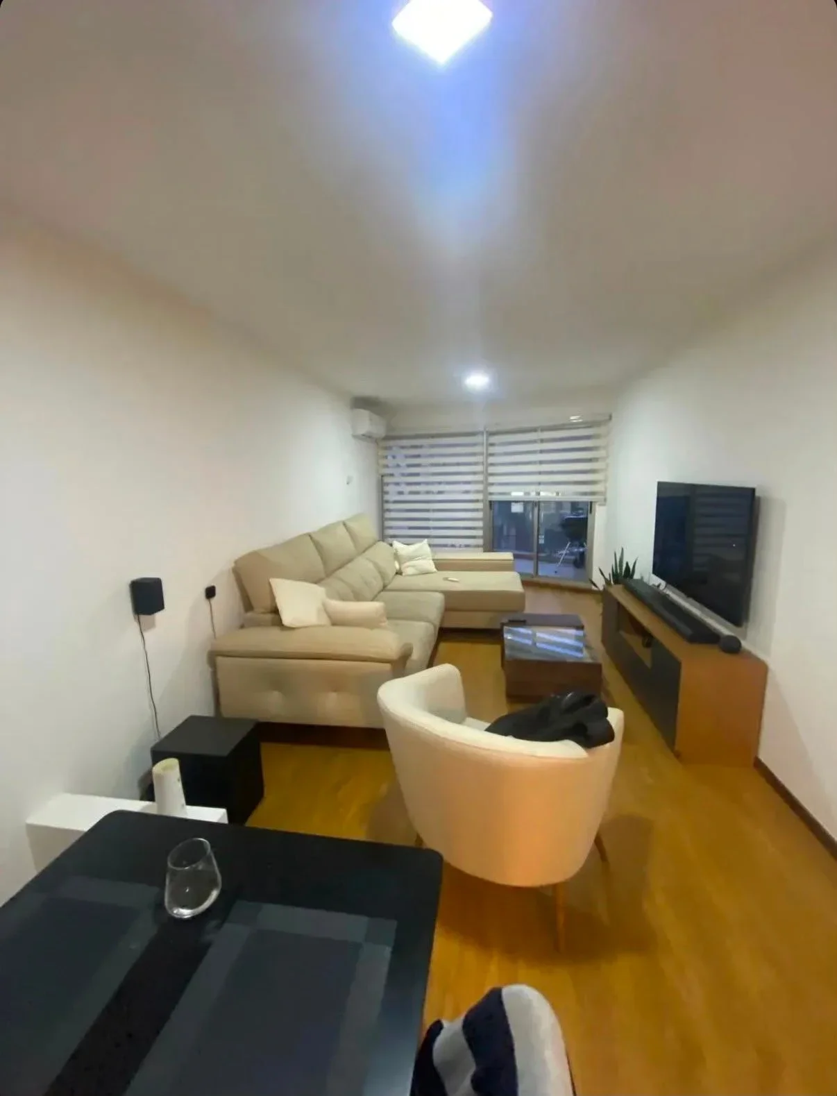 Alquiler, apartamento 2 dormitorios 2 baños en Pocitos c/cochera - Imagen 1
