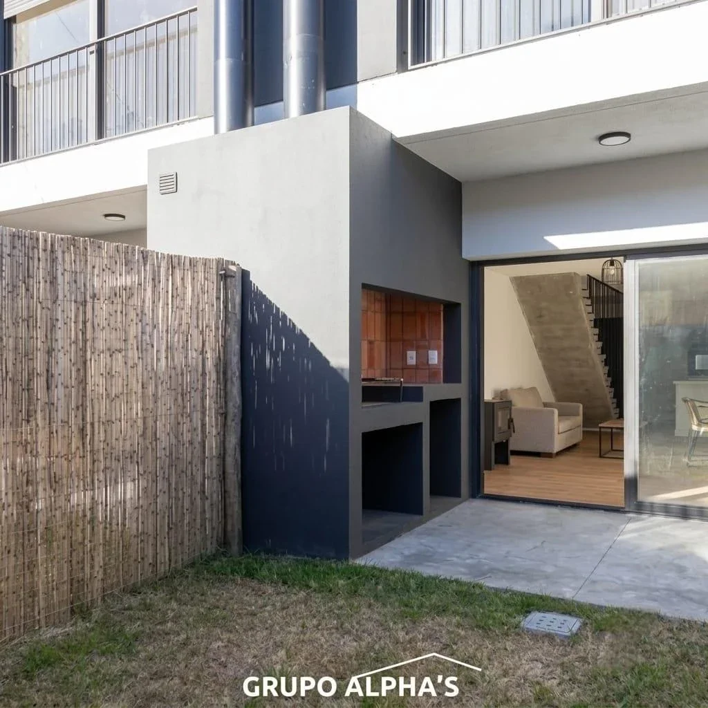 Casa en alquiler c/ cochera en Parque Miramar - Imagen 1