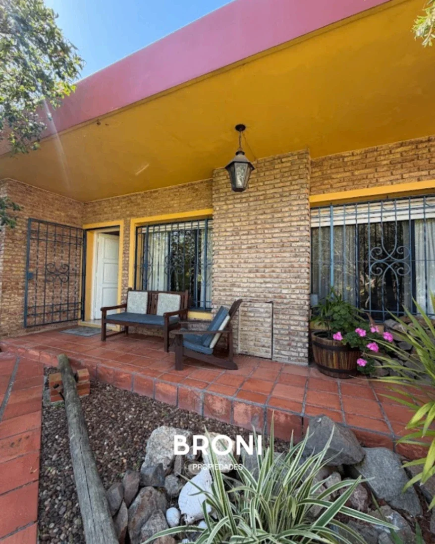 Casa en venta c/ cochera en Punta Gorda - Imagen 3