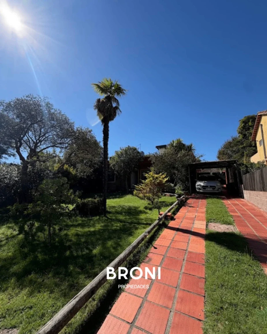 Casa en venta c/ cochera en Punta Gorda - Imagen 2