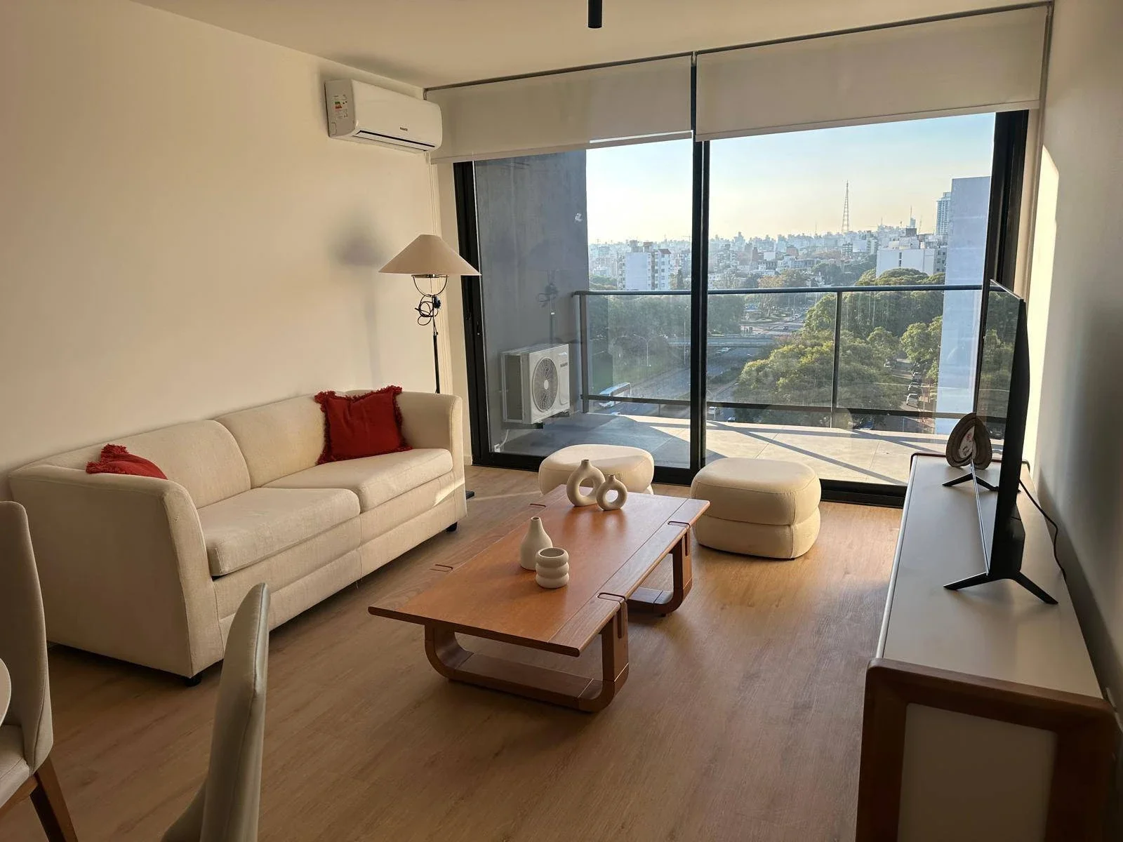 Apartamento en alquiler c/ cochera en Pocitos - Imagen 2