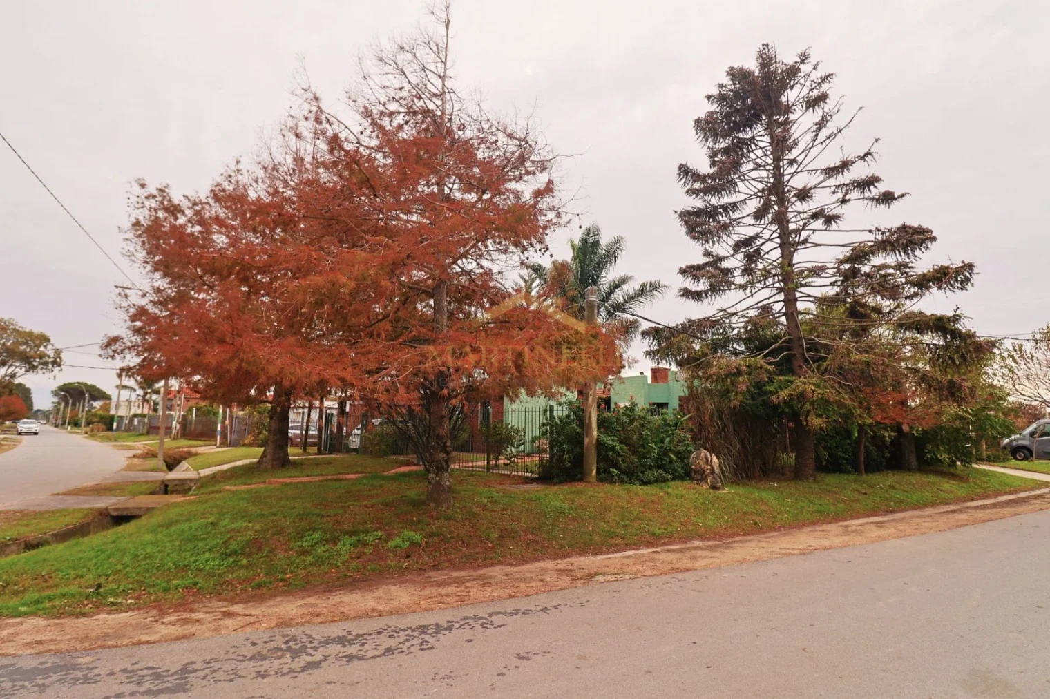 Venta casa Lagomar sur a 1 cuadra de la rambla 3 dormitorios 3 baños barbacoa - Imagen 3