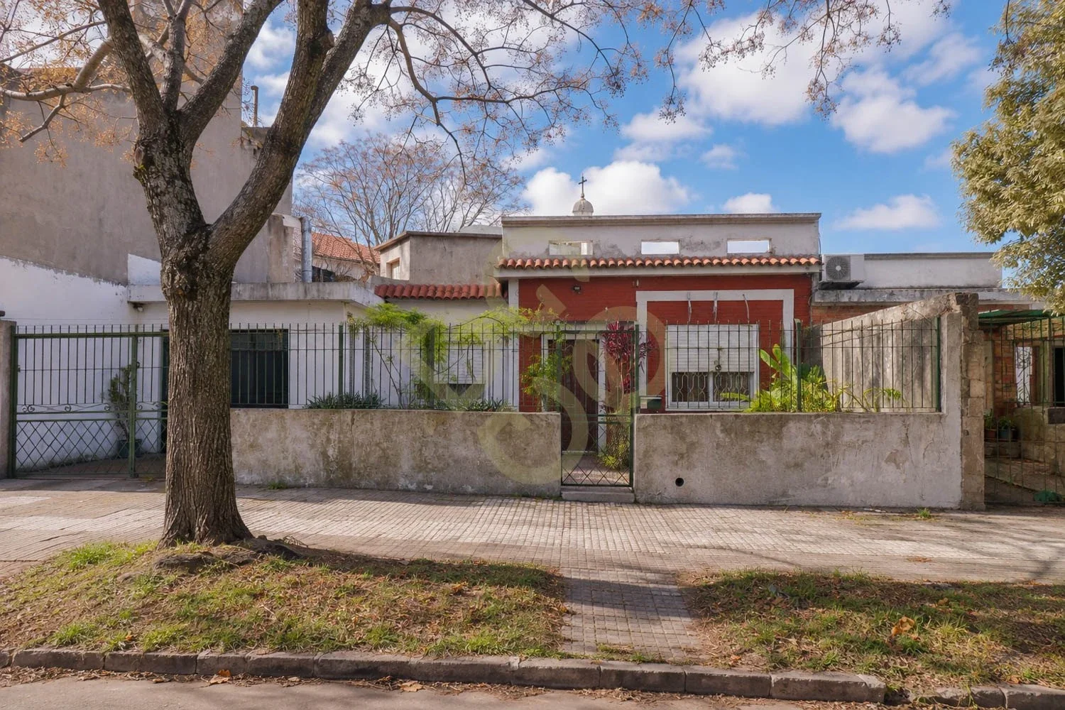 Casa en venta c/ cochera en Buceo - Imagen 1