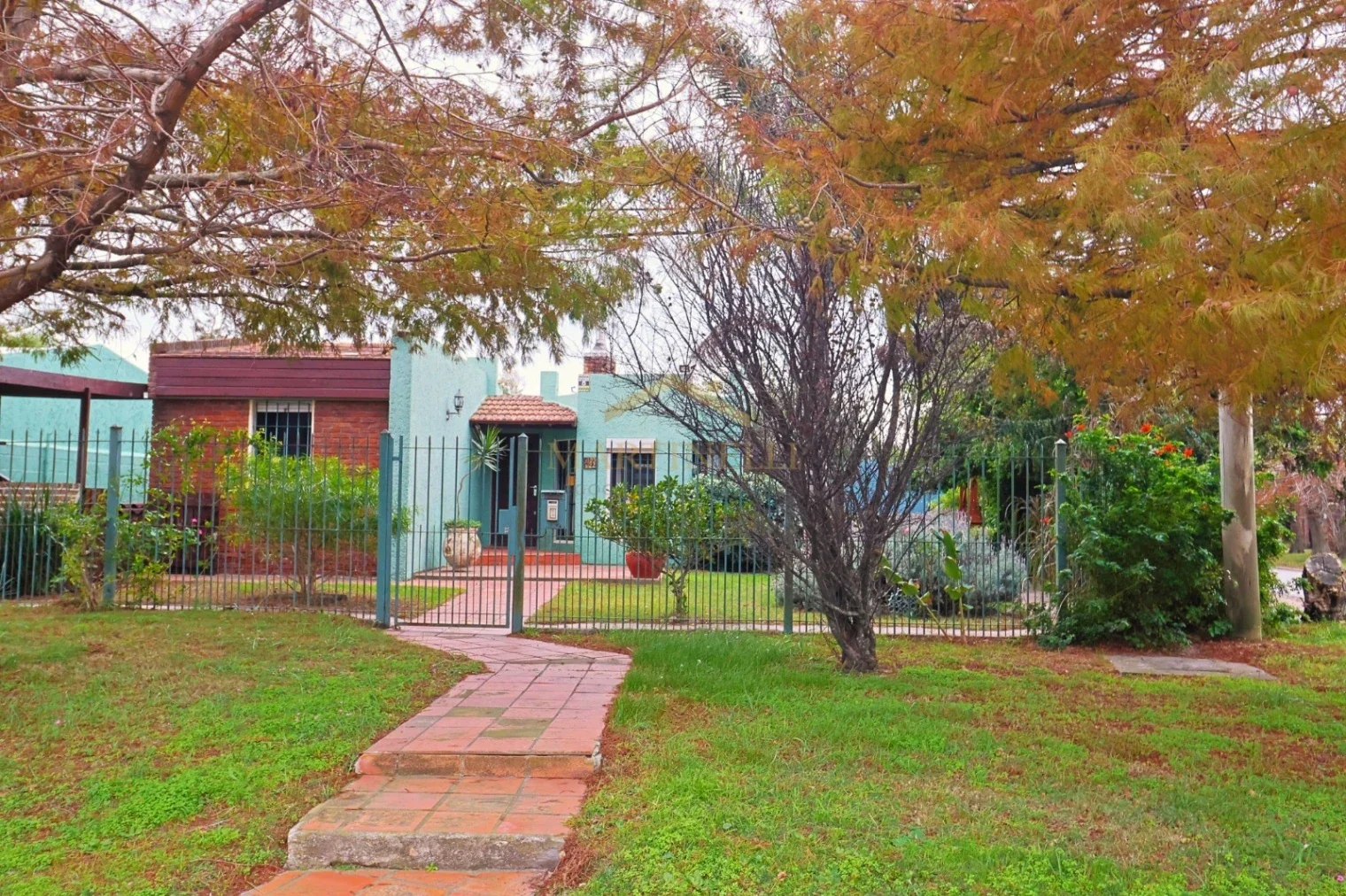Venta casa Lagomar sur a 1 cuadra de la rambla 3 dormitorios 3 baños barbacoa - Imagen 2