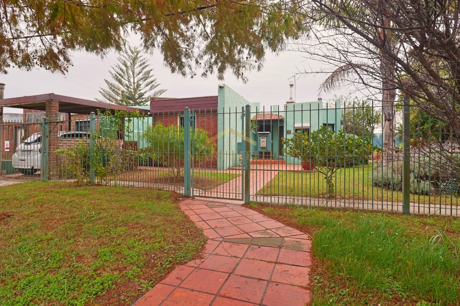 Venta casa Lagomar sur a 1 cuadra de la rambla 3 dormitorios 3 baños barbacoa - Imagen 4