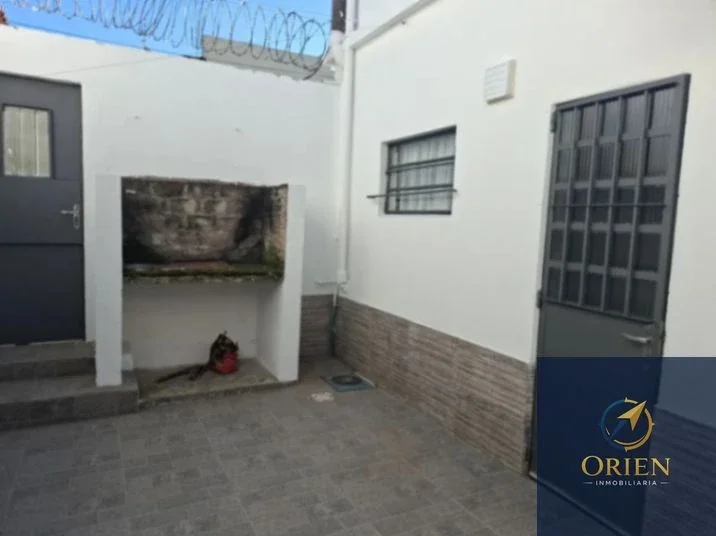 Casa 2 dormitorios en alquiler c/ cochera en Buceo - Imagen 2