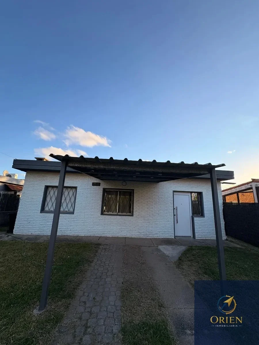 Casa 3 dorm a 2 cuadras del Gianatassio en alquiler c/cochera en Shangrilá - Imagen 1