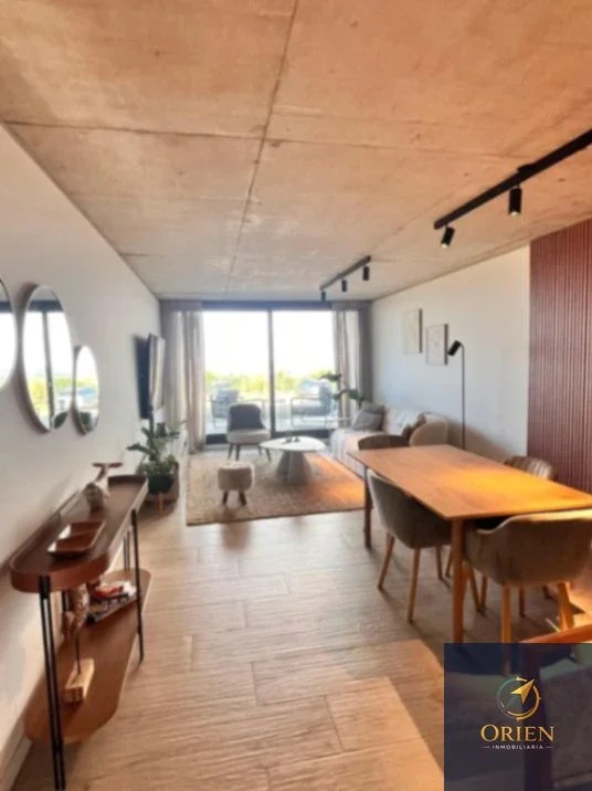 Apartamento anual 2 dormitorios amoblado en alquiler c/ cochera en Playa Mansa - Imagen 1