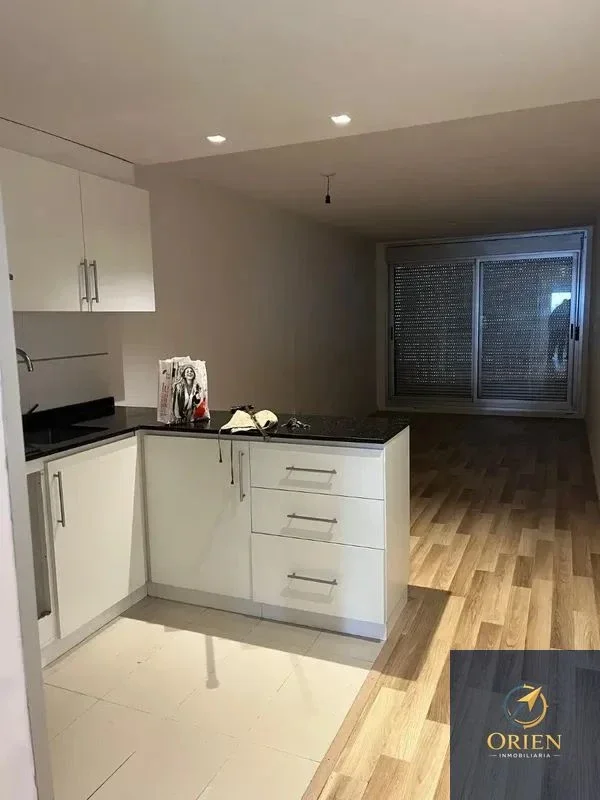 Se Alquila Apartamento de 2 Dormitorios c/ cochera en Centro - Imagen 1