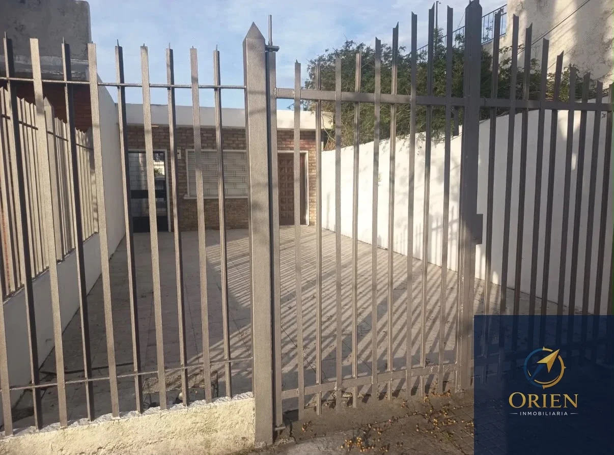 Casa 3 dormitorios en alquiler c/ cochera en Unión - Imagen 2