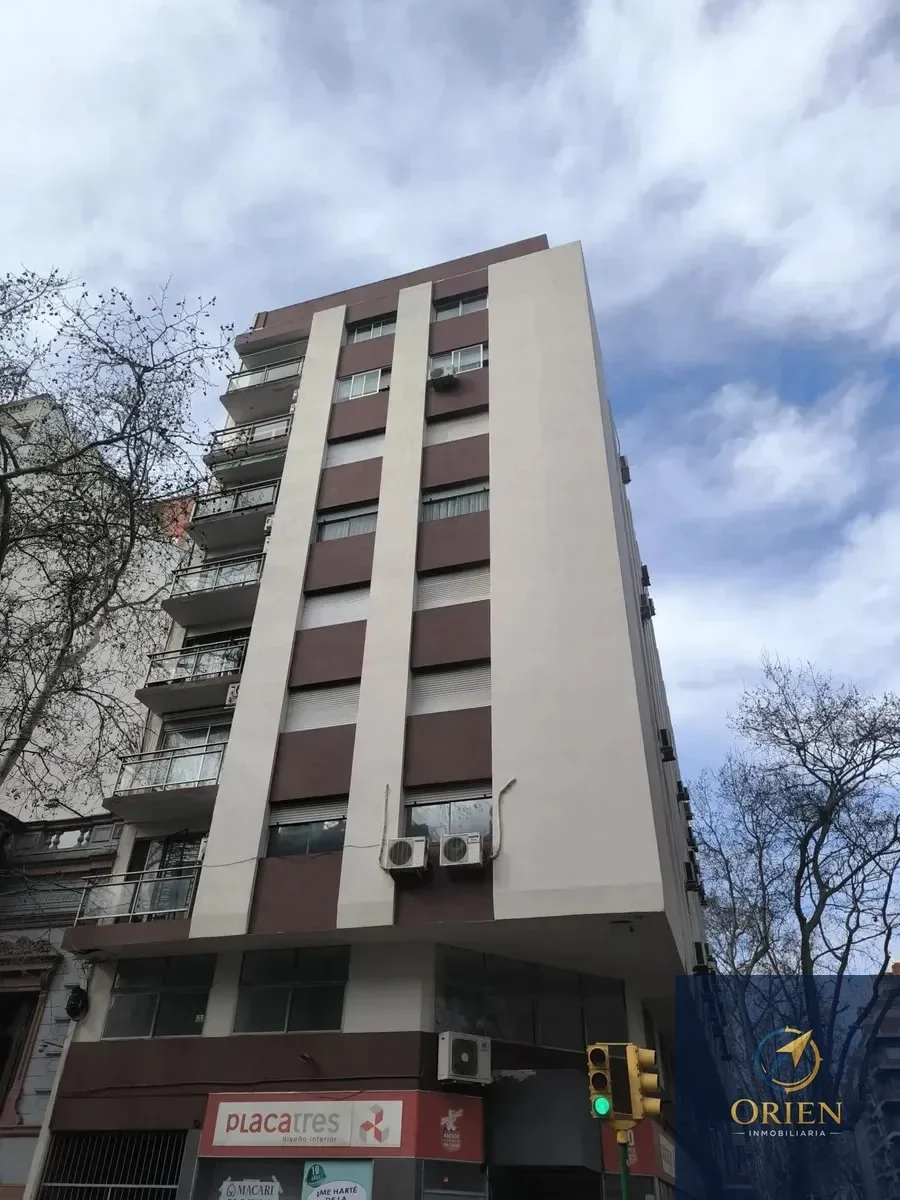Apartamento en venta 3 Dormitorios 2 Baños y Balcon en el Centro - Imagen 2