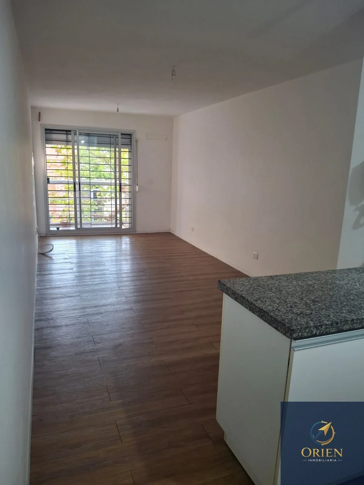Apartamento en alquiler en Tres Cruces - Imagen 2