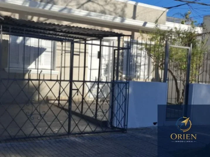 Casa 2 dormitorios en alquiler c/ cochera en Buceo - Imagen 1
