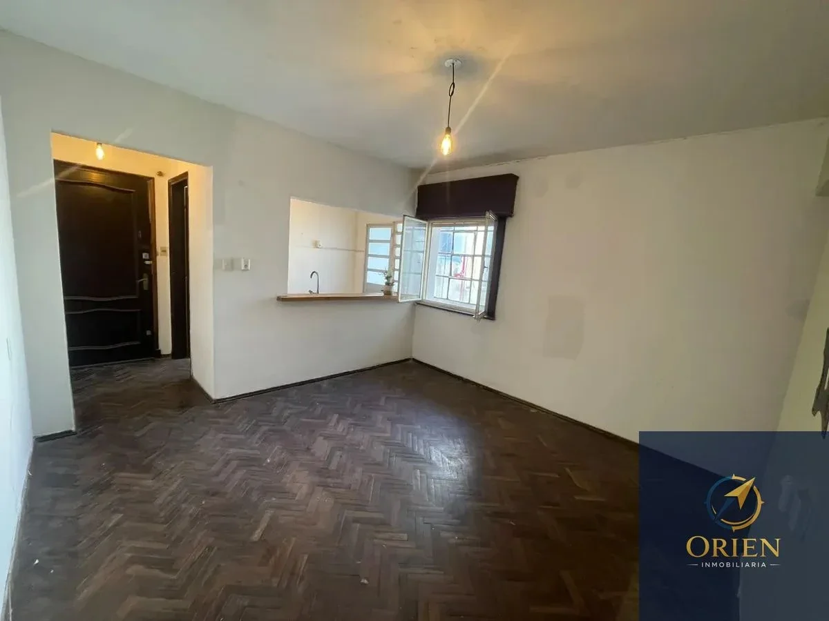 Apartamento en alquiler 2 dormitorios a cuadras de la rambla en Ciudad Vieja - Imagen 3