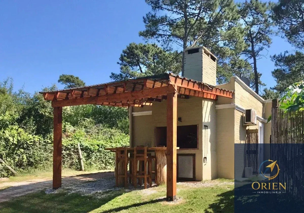 Casa 2 dormitorios en alquiler anual c/ cochera y patio en Ocean Park - Imagen 2