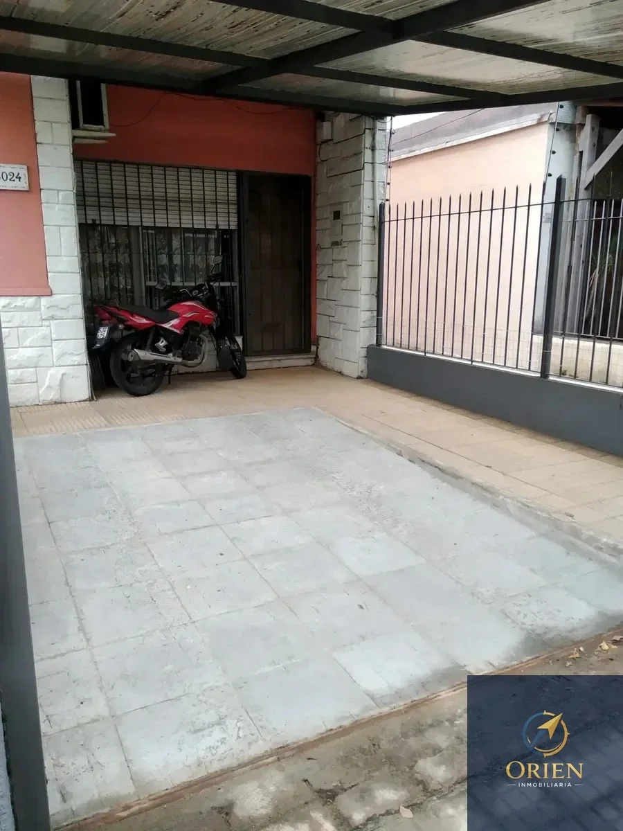 Casa en venta 2 Dormitorios 1 Baño y Cochera en Mercado Modelo - Imagen 2