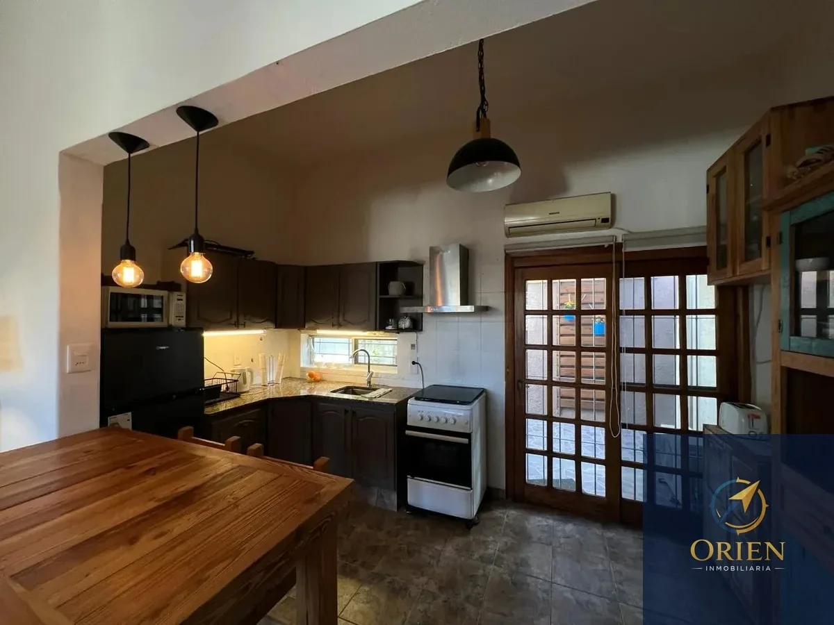 Casa 2 dormitorios en alquiler c/ cochera en Lagomar - Imagen 1