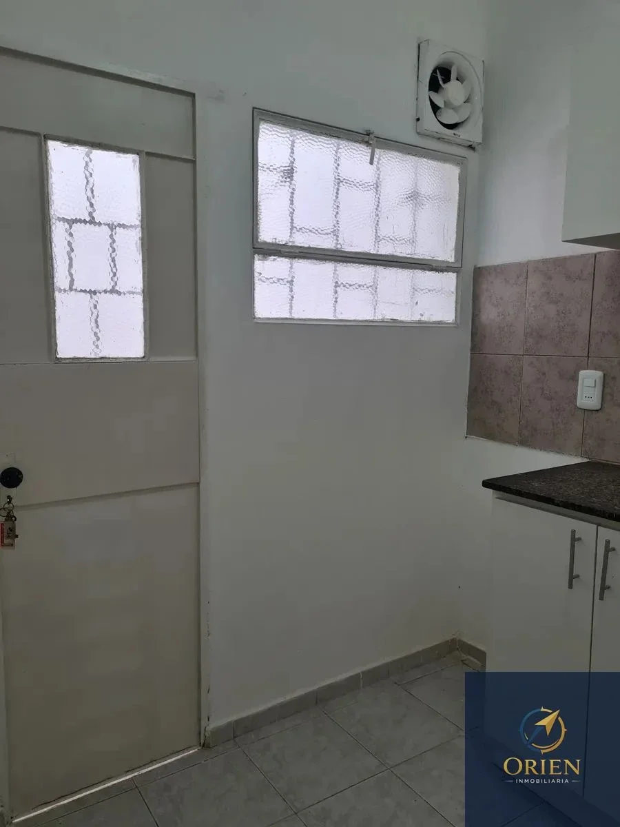 Apartamento 2 dormitorios con patio en alquiler en Barrio Sur - Imagen 2
