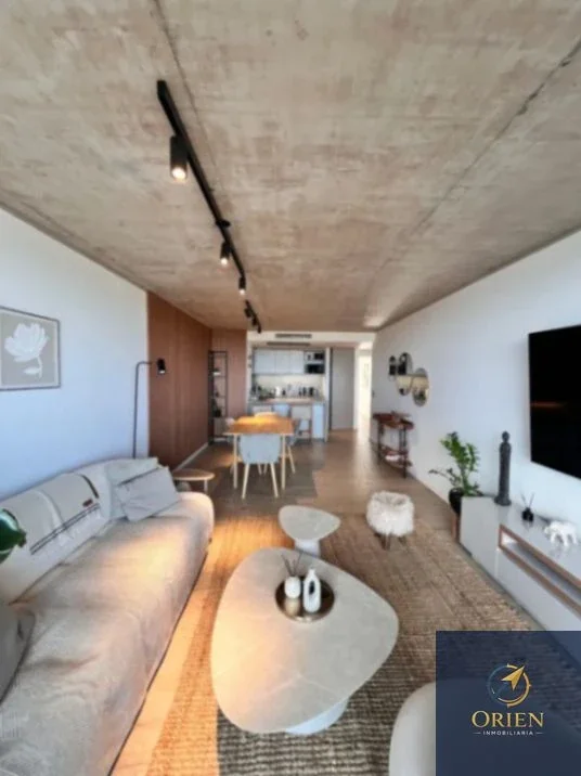 Apartamento anual 2 dormitorios amoblado en alquiler c/ cochera en Playa Mansa - Imagen 2