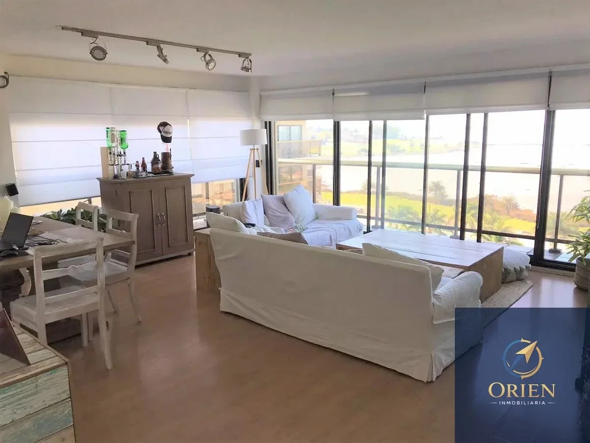 Apartamento 4 dormitorios en alquiler c/ cochera en Puerto Buceo - Imagen 1