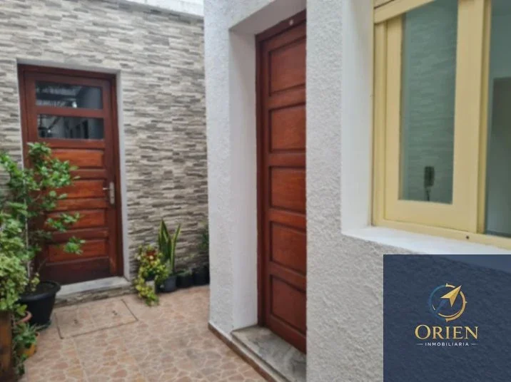 Apartamento 2 dormitorios con patio en alquiler en Barrio Sur - Imagen 1