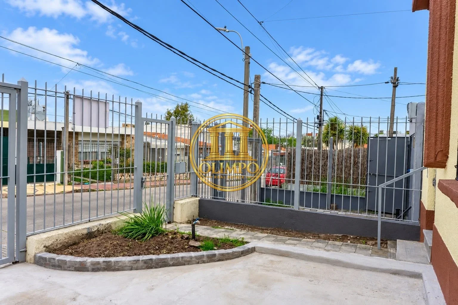 Casa en alquiler dos dormitorios  c/ cochera en Buceo - Imagen 2