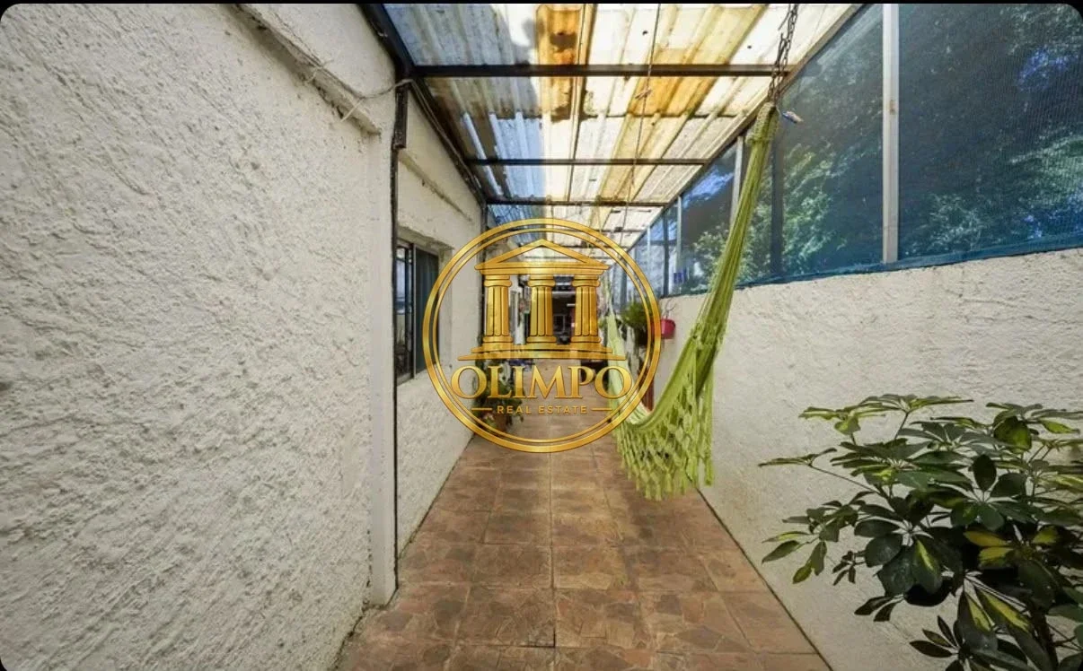 Casa en venta 5 dormitorios c/ cochera en Jardines Hipódromo - Imagen 1