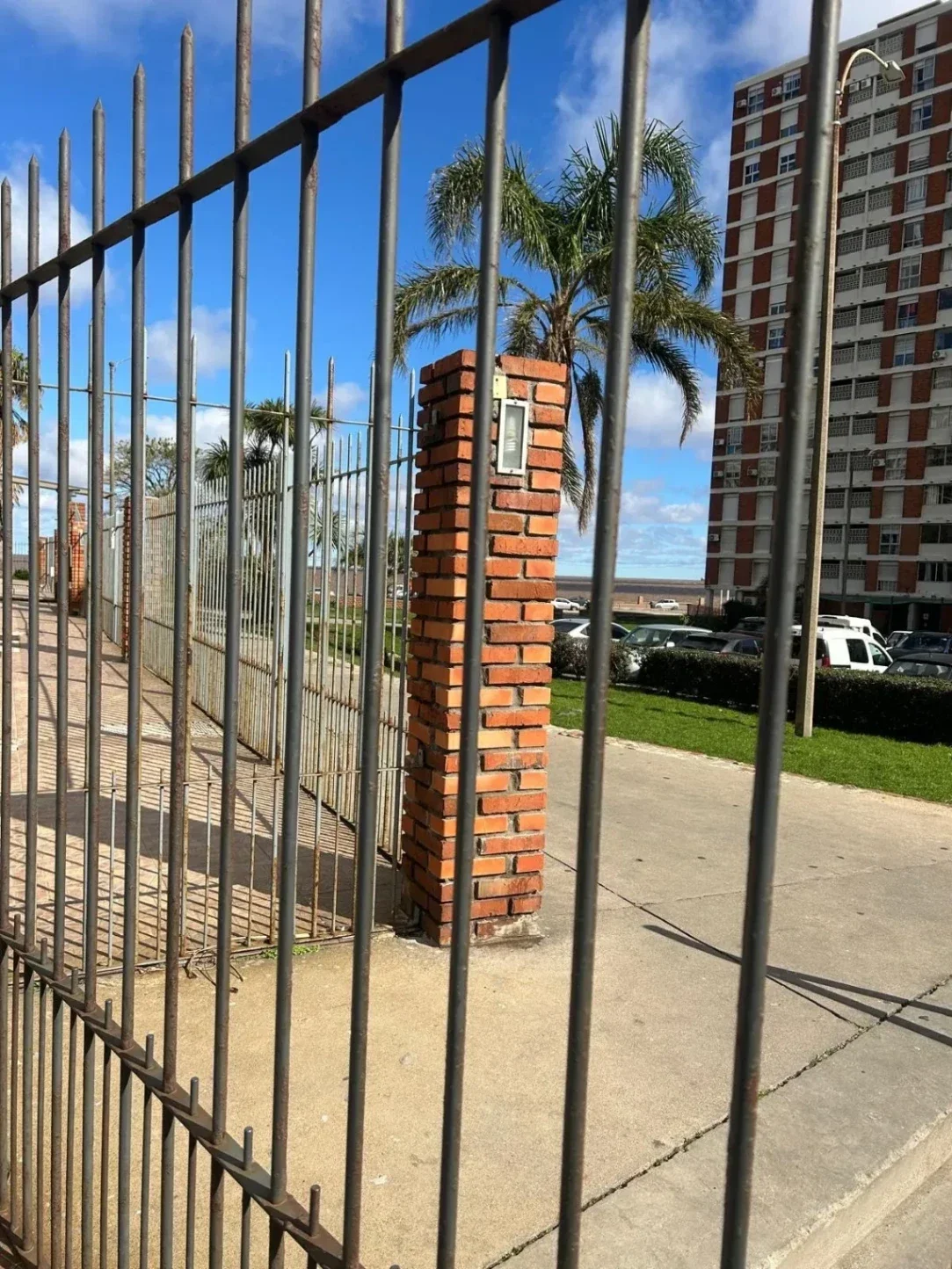 Apartamento en alquiler tres dormitorios en Barrio Sur - Imagen 1