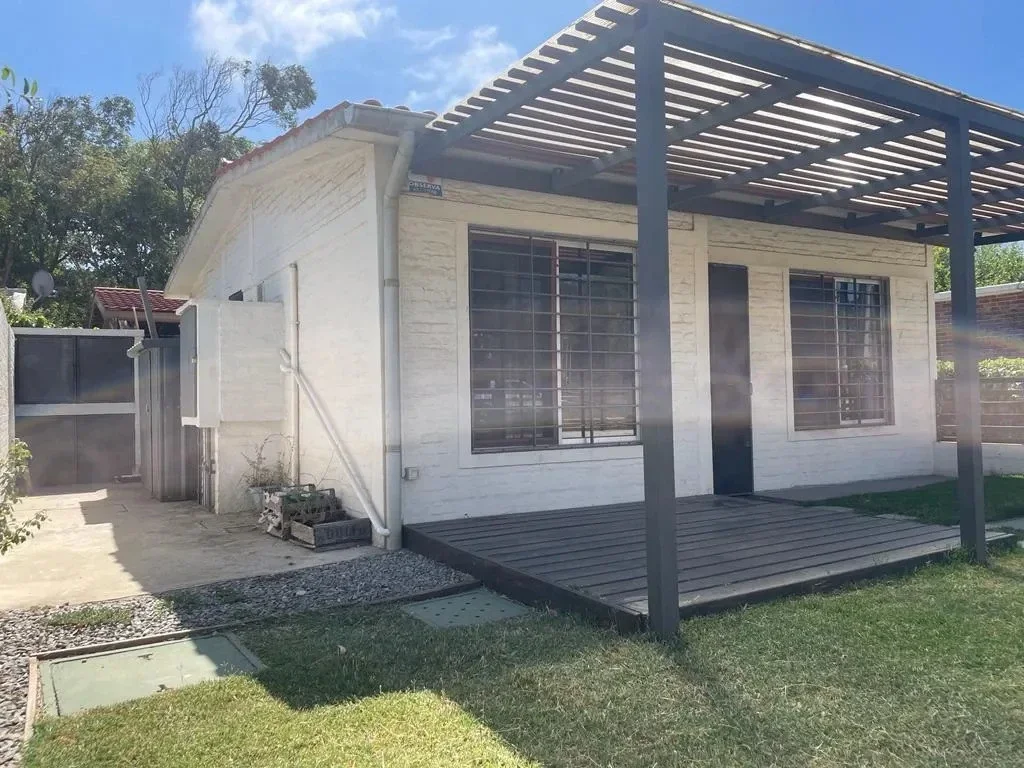Casa en venta c/ cochera en Atlántida - Imagen 4