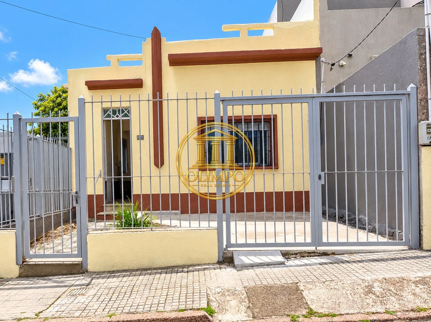Casa en alquiler dos dormitorios c/ cochera en Buceo - Imagen 1