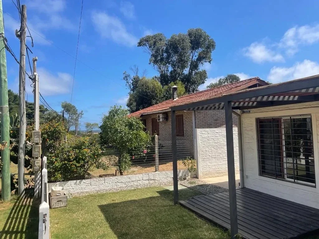 Casa en venta c/ cochera en Atlántida - Imagen 3