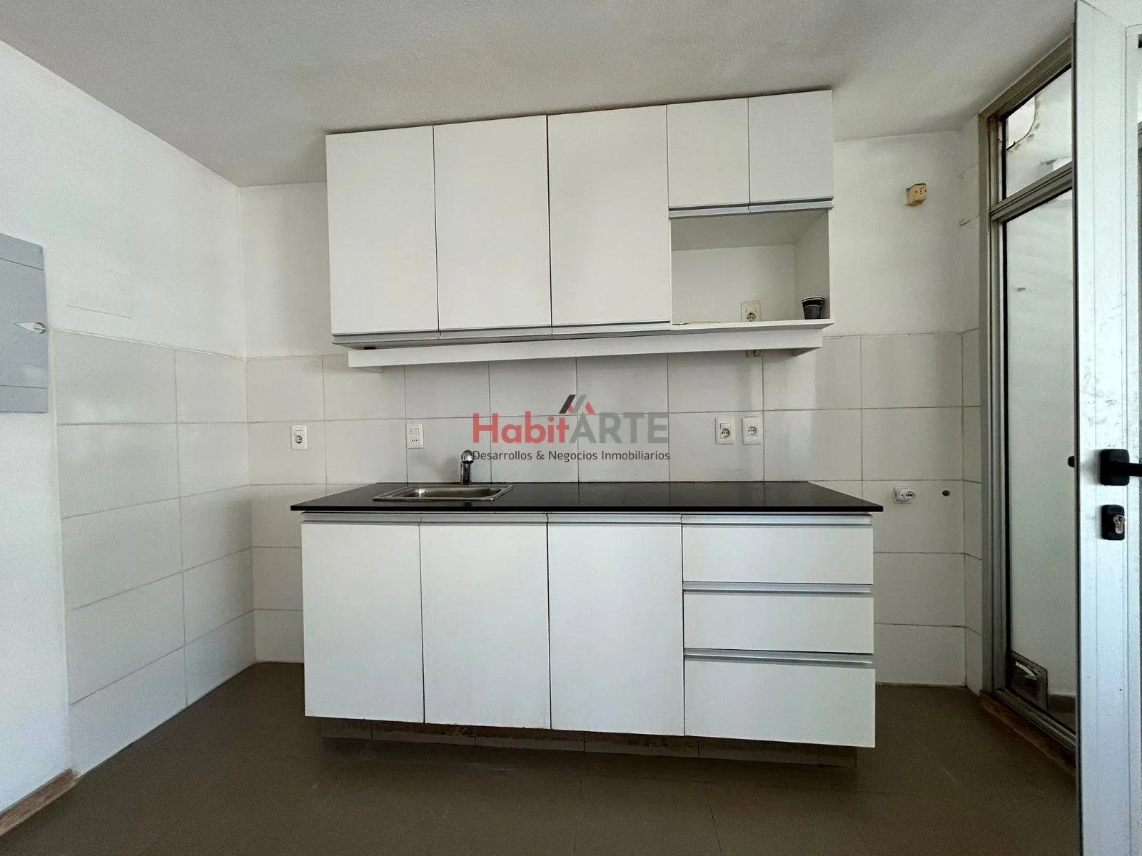 Apartamento en alquiler en La Comercial - Imagen 3