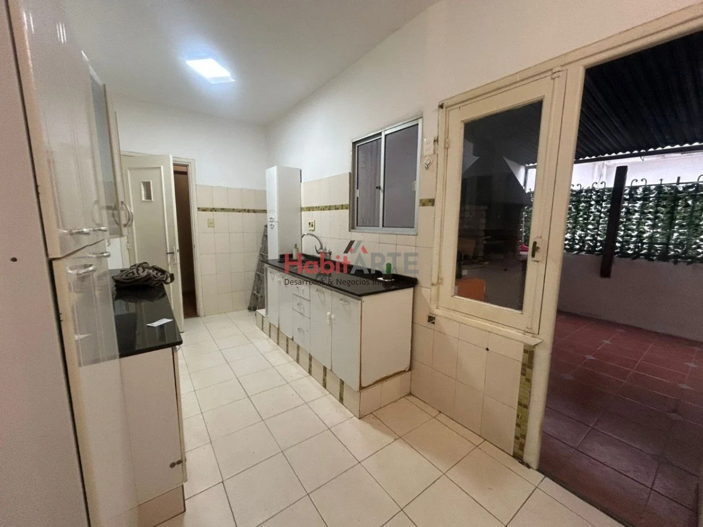 Apartamento en alquiler 3 dormitorios 2 baños Punta Carretas con cochera y parrillero. - Imagen 5
