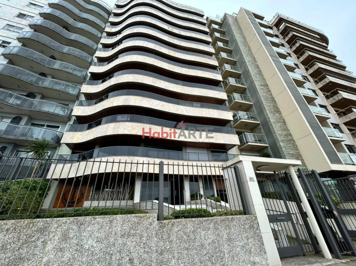 Apartamento en alquiler c/ cochera en Malvin - Imagen 1