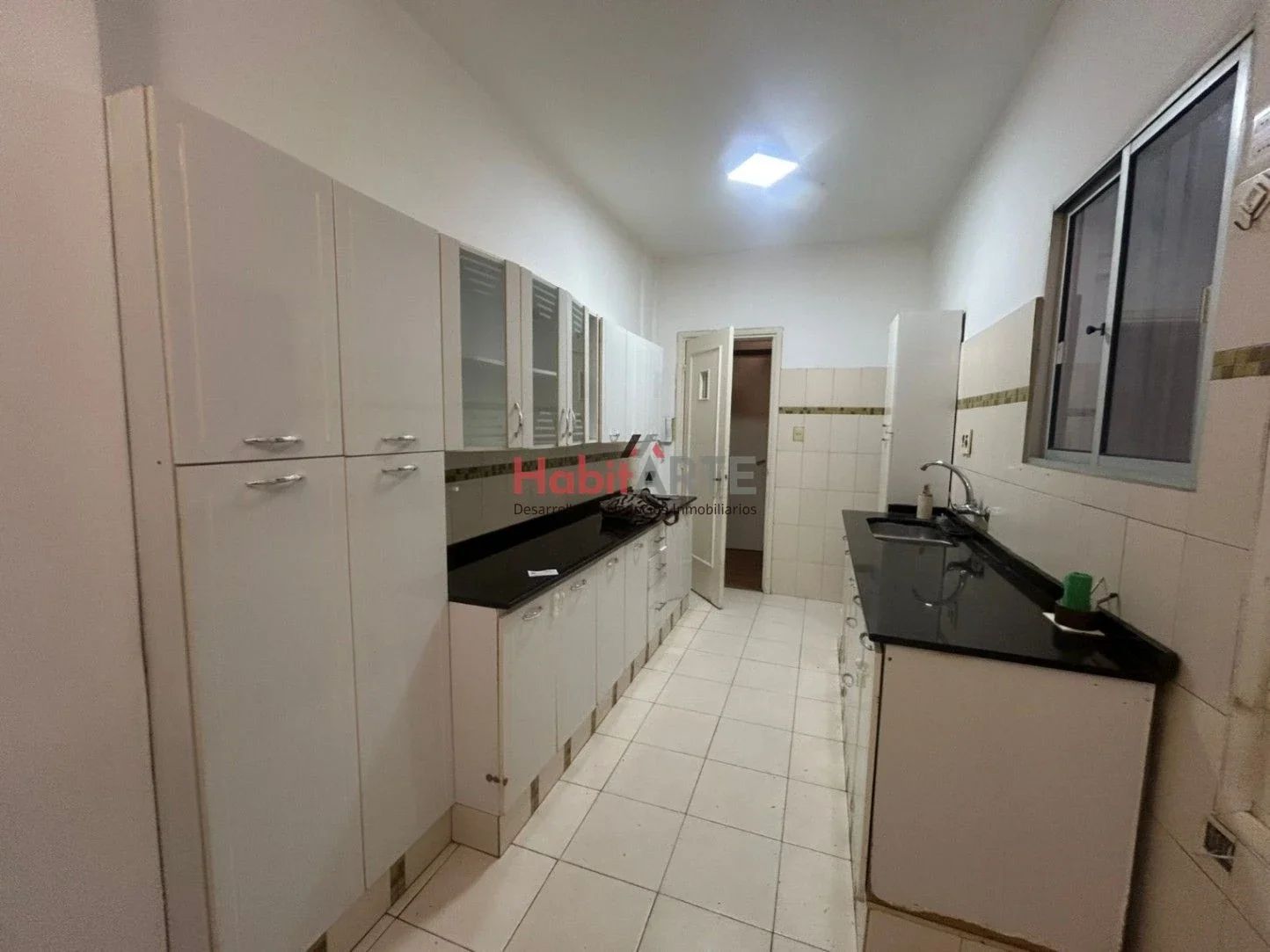 Apartamento en alquiler 3 dormitorios 2 baños Punta Carretas con cochera y parrillero. - Imagen 4