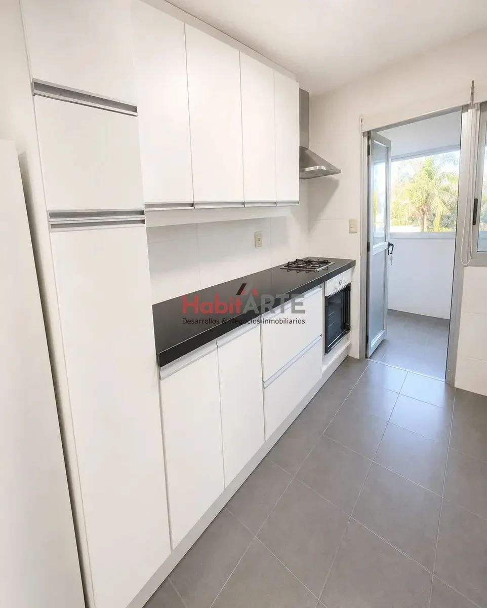 Apartamento en alquiler c/ cochera en Carrasco - Imagen 4