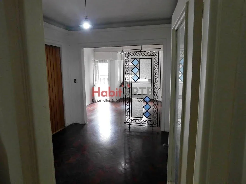 Apartamento en alquiler 2dormitorios, balcón. Ubicado en la calle Wilson Ferreira en el Centro de Montevideo. - Imagen 1