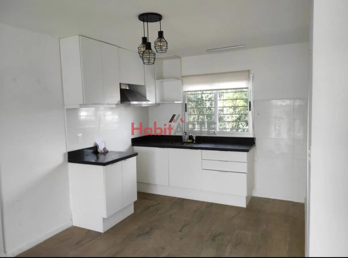 Apartamento en alquiler dos dormitorios c/cochera y balcón en Ciudad de la costa - Imagen 1