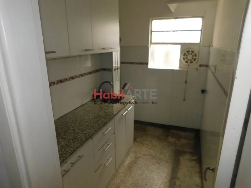 Apartamento en alquiler 2dormitorios, balcón. Ubicado en la calle Wilson Ferreira en el Centro de Montevideo. - Imagen 3