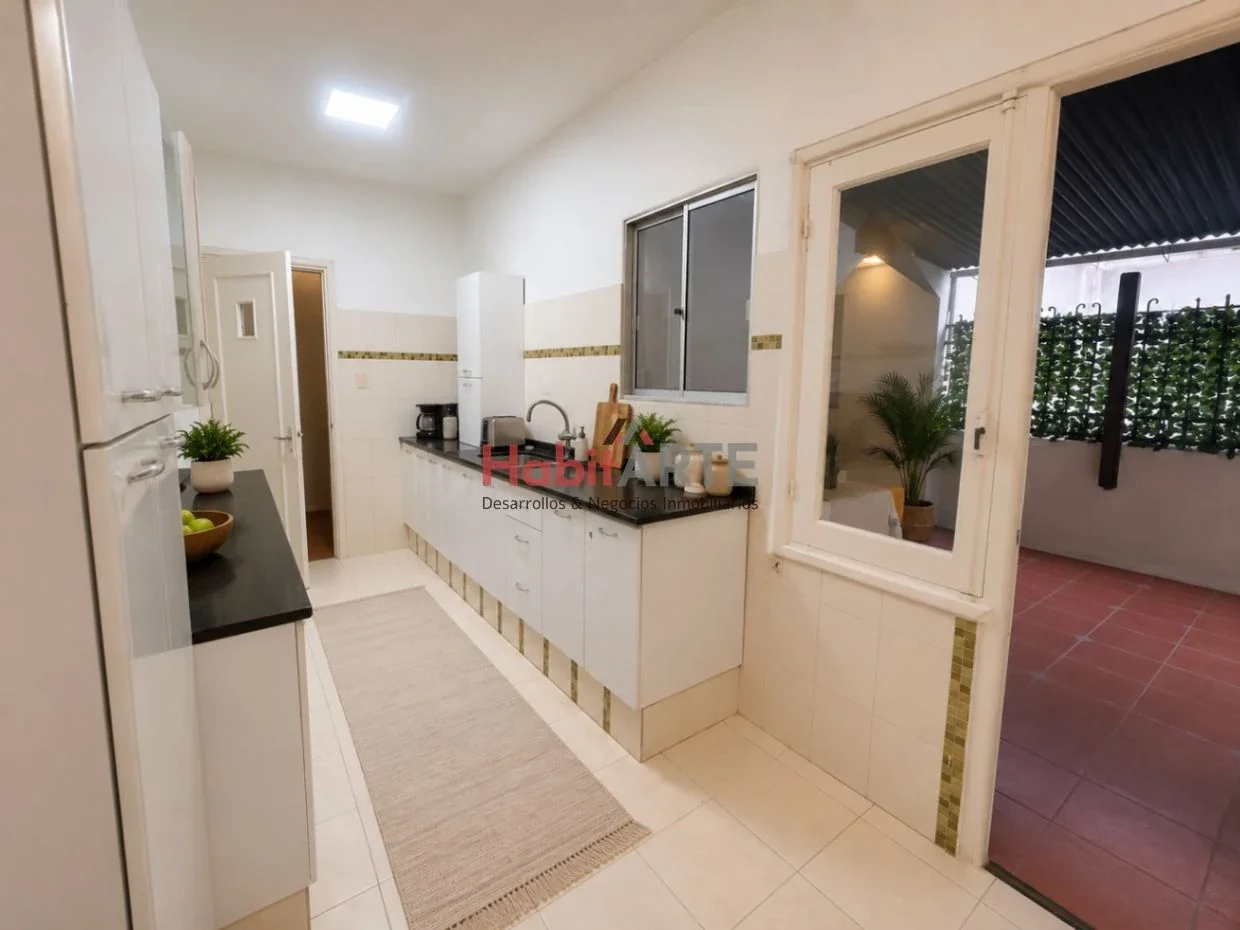 Apartamento en alquiler 3 dormitorios 2 baños Punta Carretas con cochera y parrillero. - Imagen 4