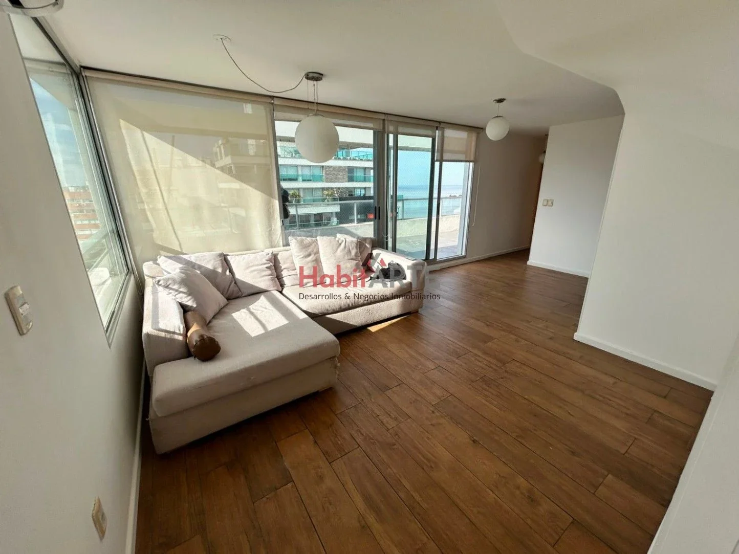 Apartamento en alquiler c/ cochera en Puerto Buceo - Imagen 2