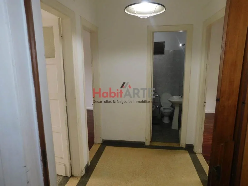 Apartamento en alquiler 2dormitorios, balcón. Ubicado en la calle Wilson Ferreira en el Centro de Montevideo. - Imagen 2
