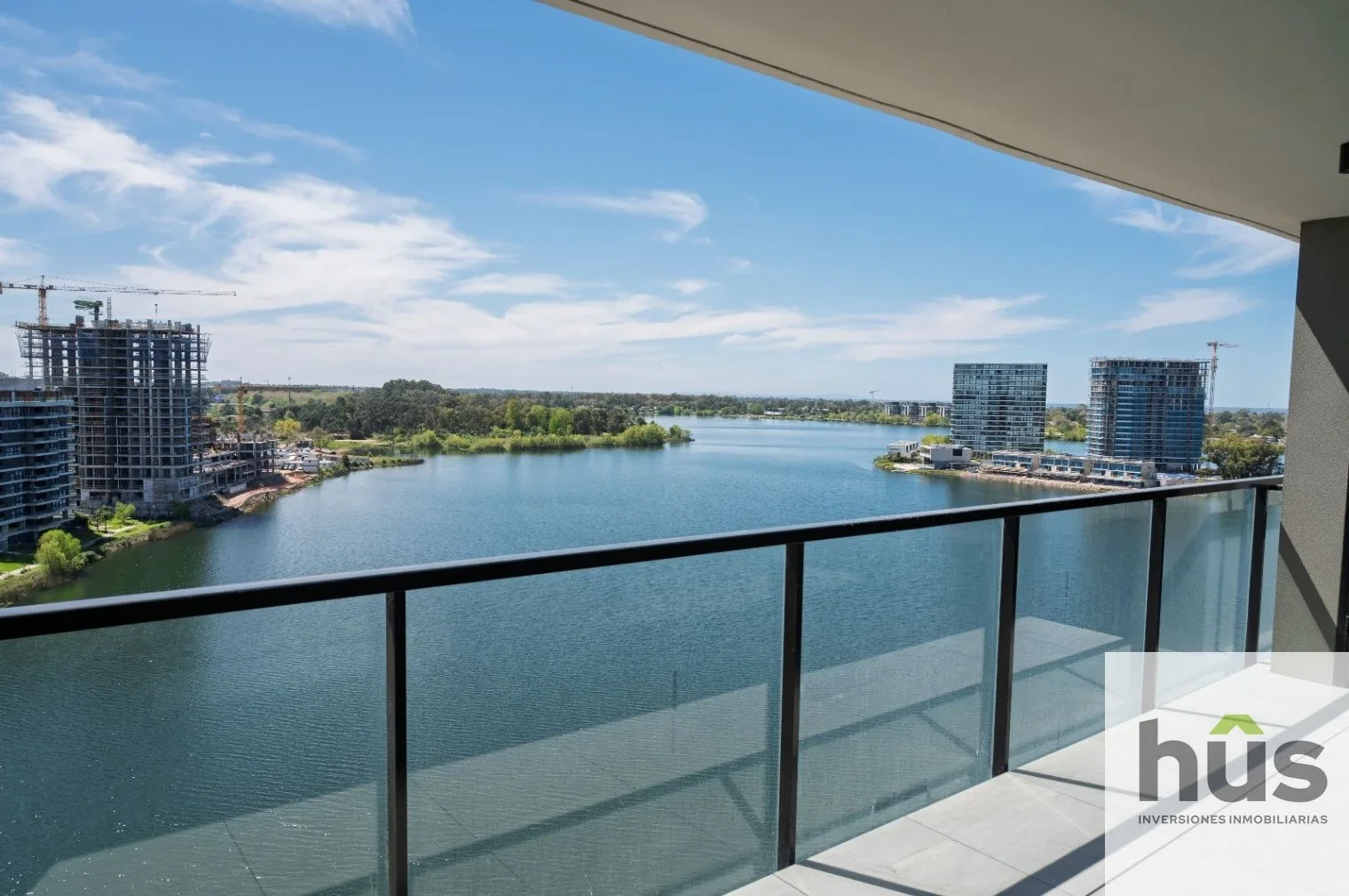 Apto en piso alto con vista al lago en venta - Imagen 1