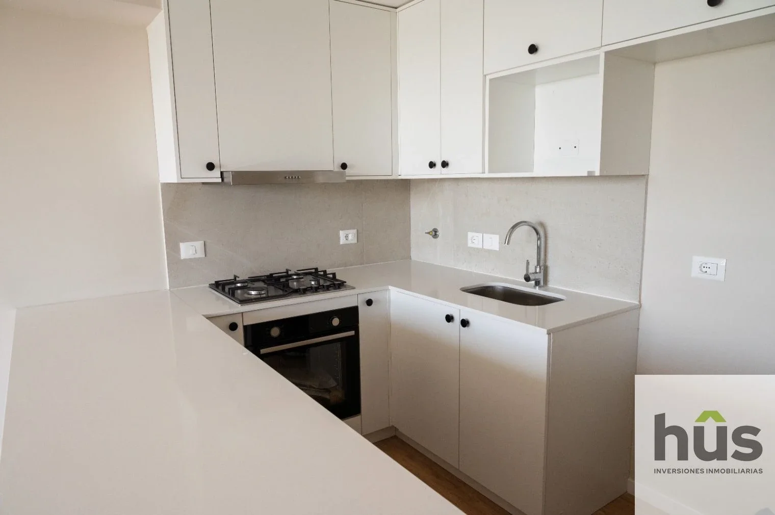 Apto en piso alto con vista al lago en venta - Imagen 2