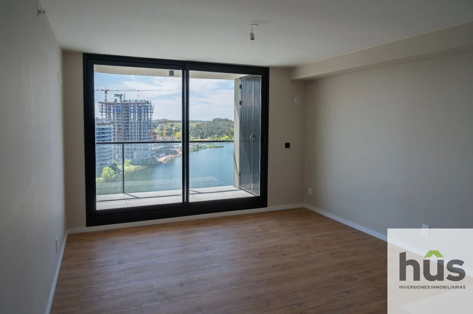 Apto en piso alto con vista al lago en venta - Imagen 3