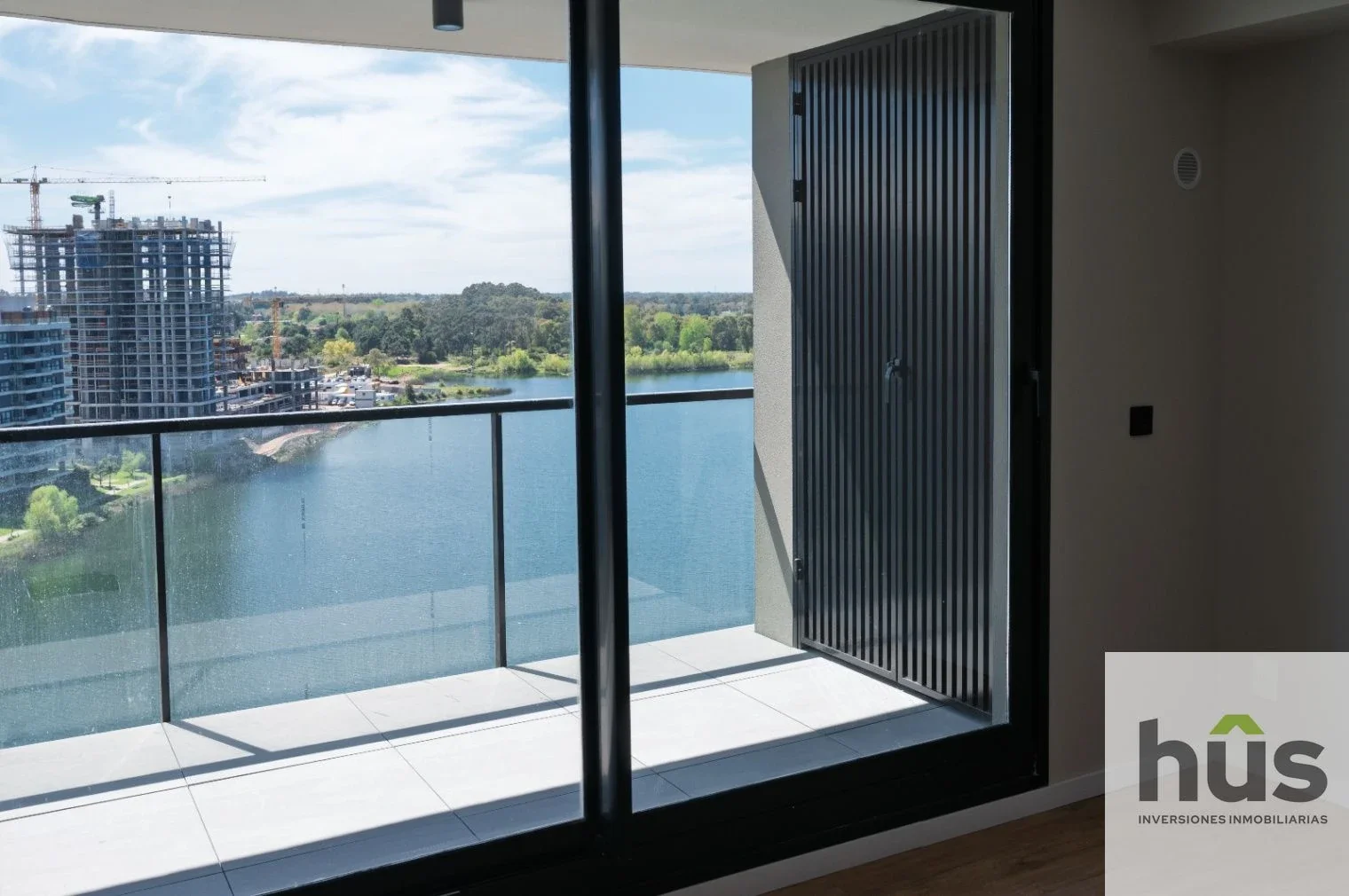 Apto en piso alto con vista al lago en venta - Imagen 4