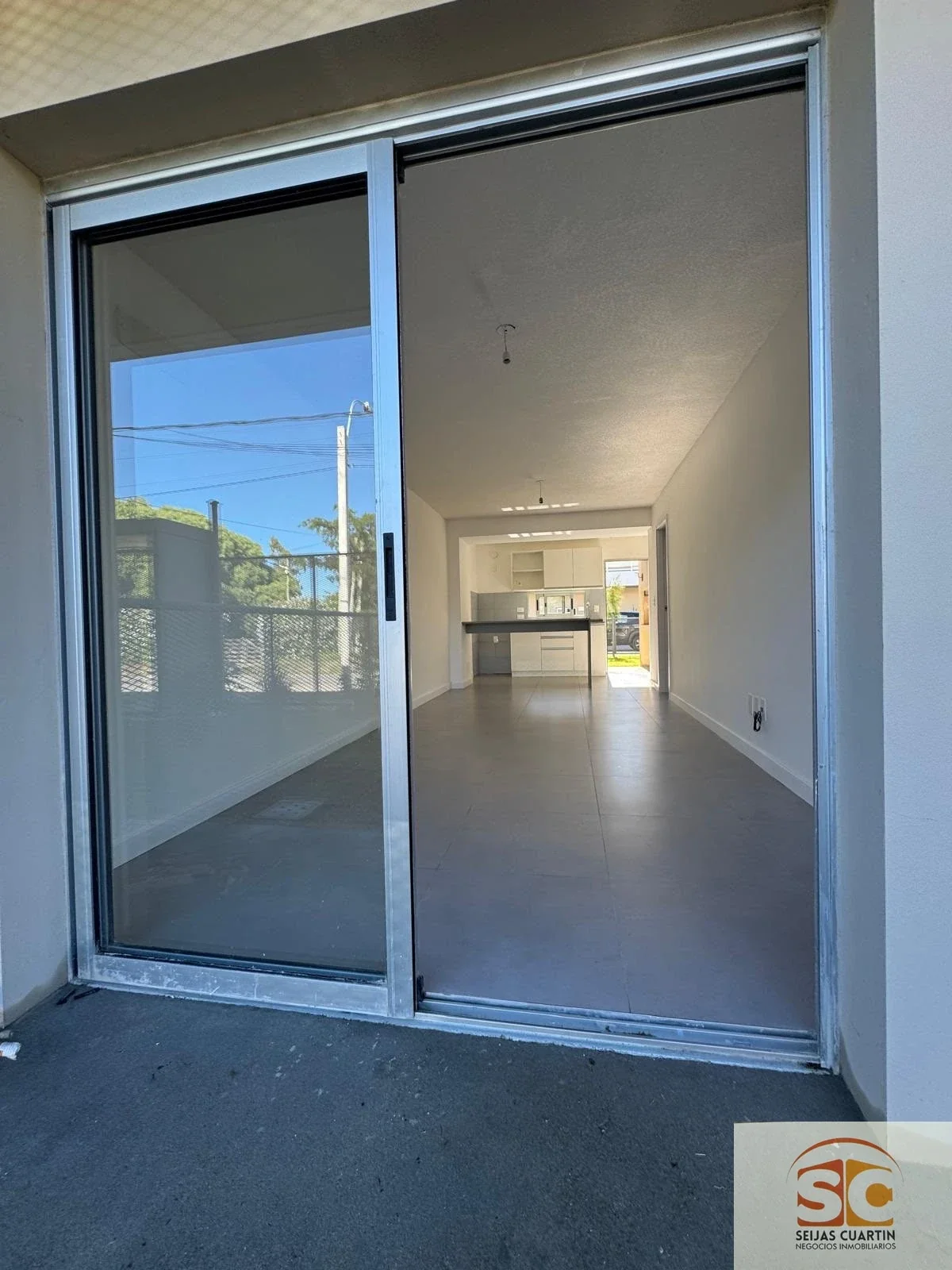 Casa en venta c/ cochera en Solymar - Imagen 3